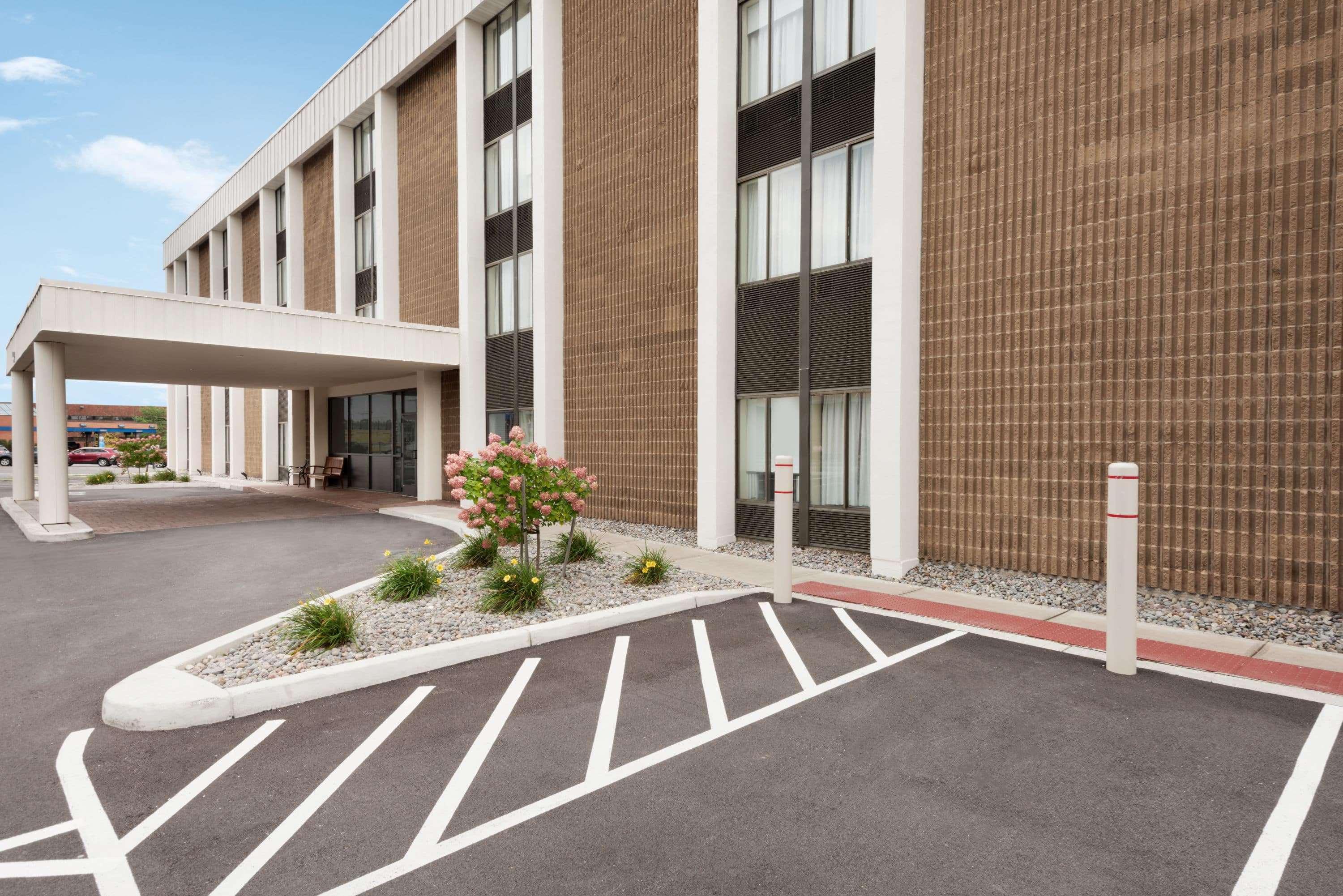 Super 8 By Wyndham Liverpool/Syracuse North Airport Hotel Exterior photo