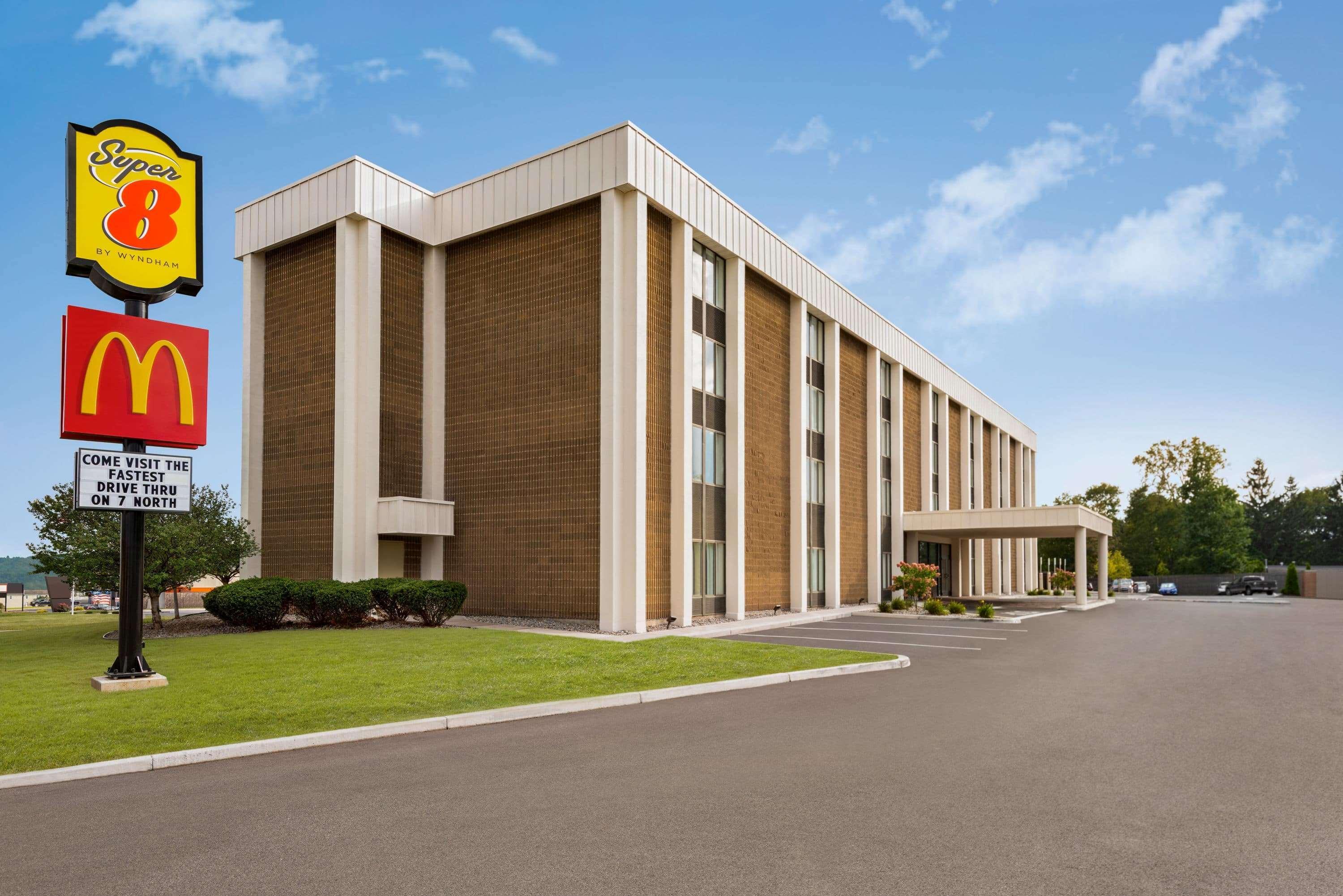 Super 8 By Wyndham Liverpool/Syracuse North Airport Hotel Exterior photo